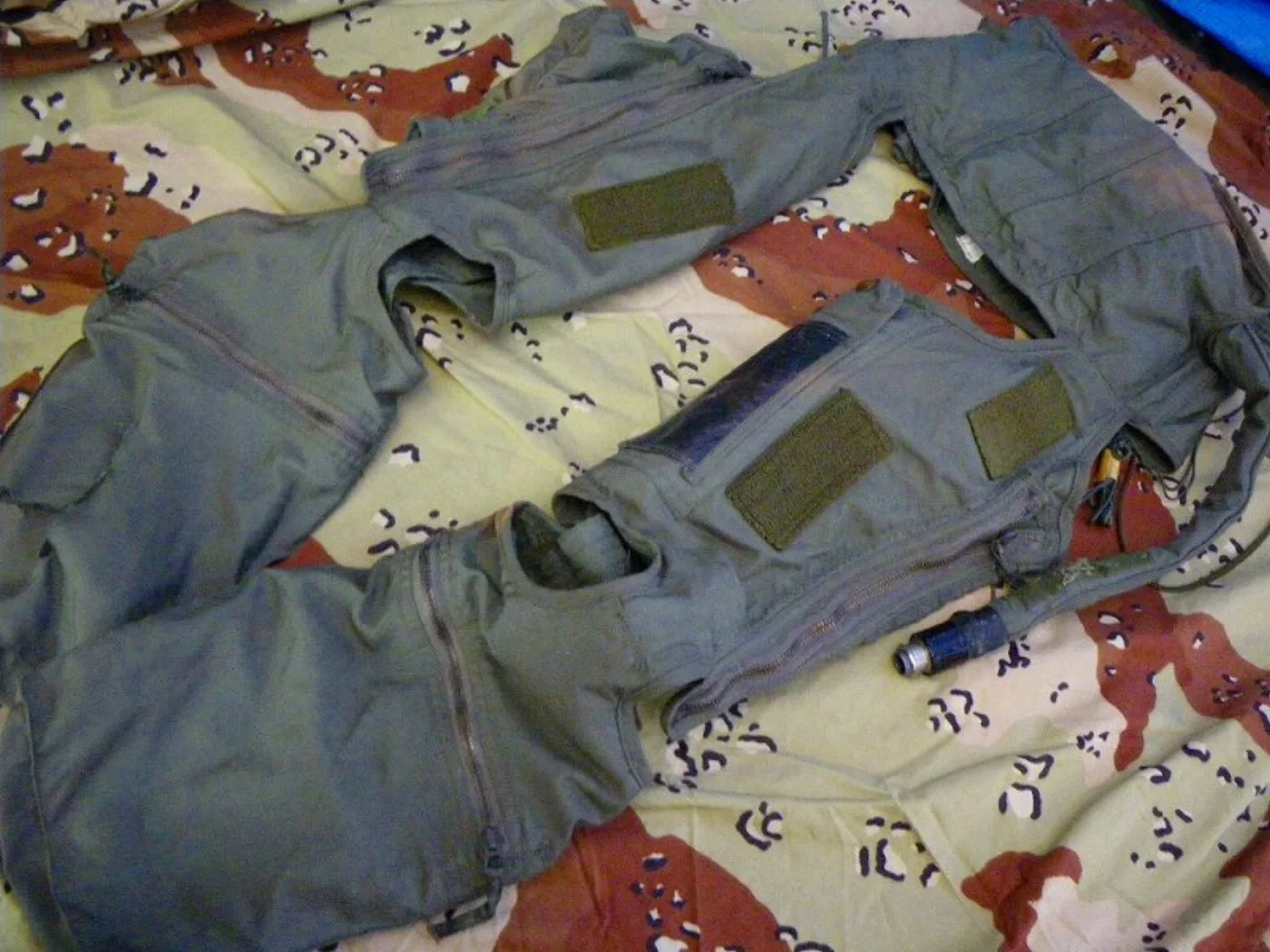 ミリタリーショップ 南国百貨店.COM|沖縄 CSU-13B/P ANTI-G GARMENT Gスーツ 加圧パンツ [ 記録写真2