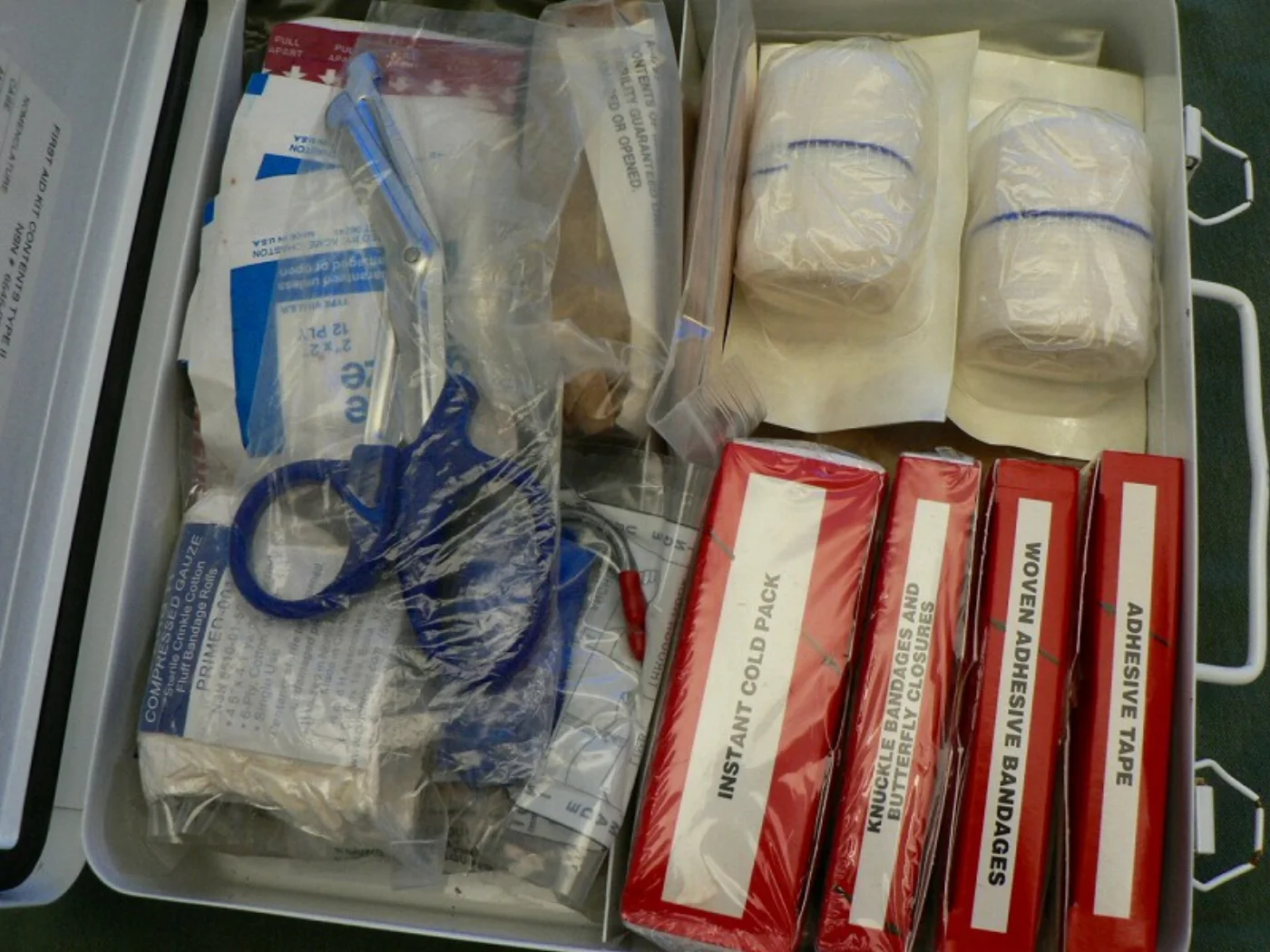 ミリタリーショップ 南国百貨店.COM|沖縄 FIRST AID KIT スチール製 中味入り [D-1155] - F 記録写真5