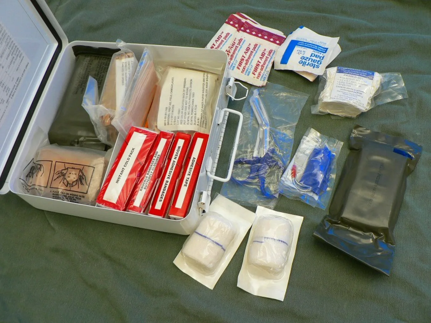 ミリタリーショップ 南国百貨店.COM|沖縄 FIRST AID KIT スチール製 中味入り [D-1155] - F 記録写真6