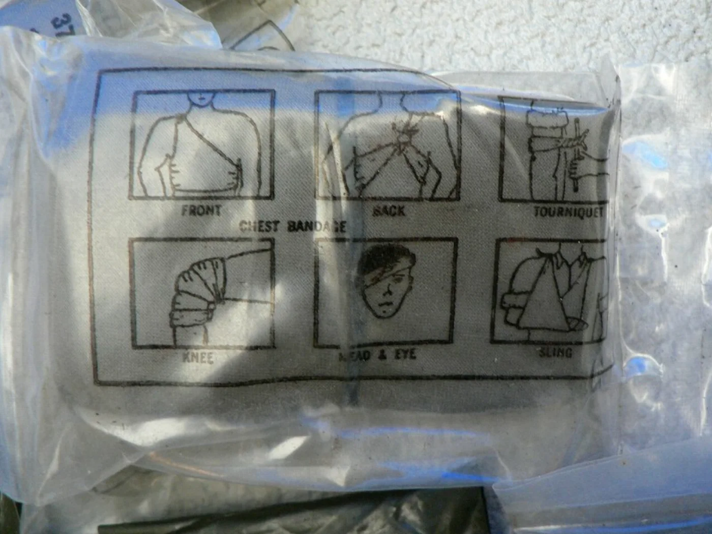 ミリタリーショップ 南国百貨店.COM|沖縄 大きな FIRST AID KIT 中味入り [B-710] - 大きな 記録写真7