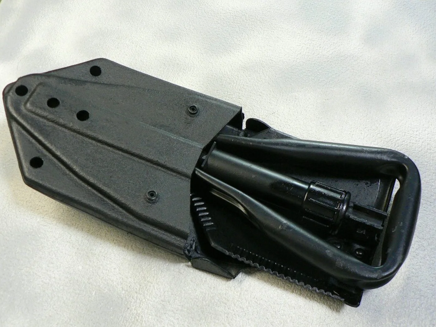 ミリタリーショップ 南国百貨店.COM|沖縄 E-TOOL 3つ折りスコップ 丈夫な米軍実物 ケース黒 [B-810] 記録写真4