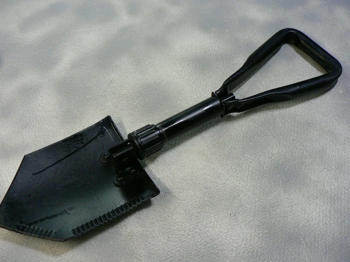 ミリタリーショップ 南国百貨店.COM|沖縄 E-TOOL 3つ折りスコップ 丈夫な米軍実物 ケース黒 [B-810] 記録写真7