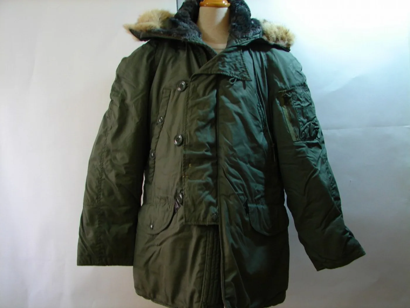 ミリタリーショップ 南国百貨店.COM|沖縄 N-3B JACKET コヨーテフード DSA100-69 デッドストック 記録写真2