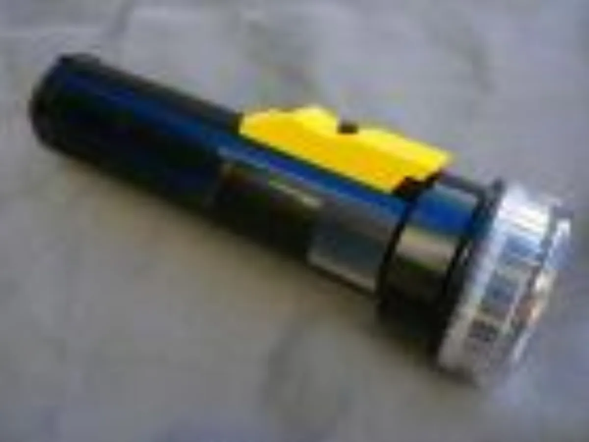 ミリタリーショップ 南国百貨店.COM|沖縄 米軍基地内用ライト 新品 FLASHLIGHT ELEC HAND １個 記録写真2