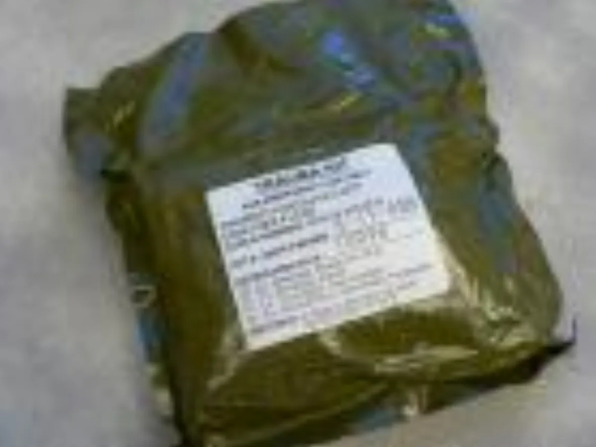 ミリタリーショップ 南国百貨店.COM|沖縄 TRAUMA KIT + USMCコヨーテメディカルポーチのセット [Z 記録写真1