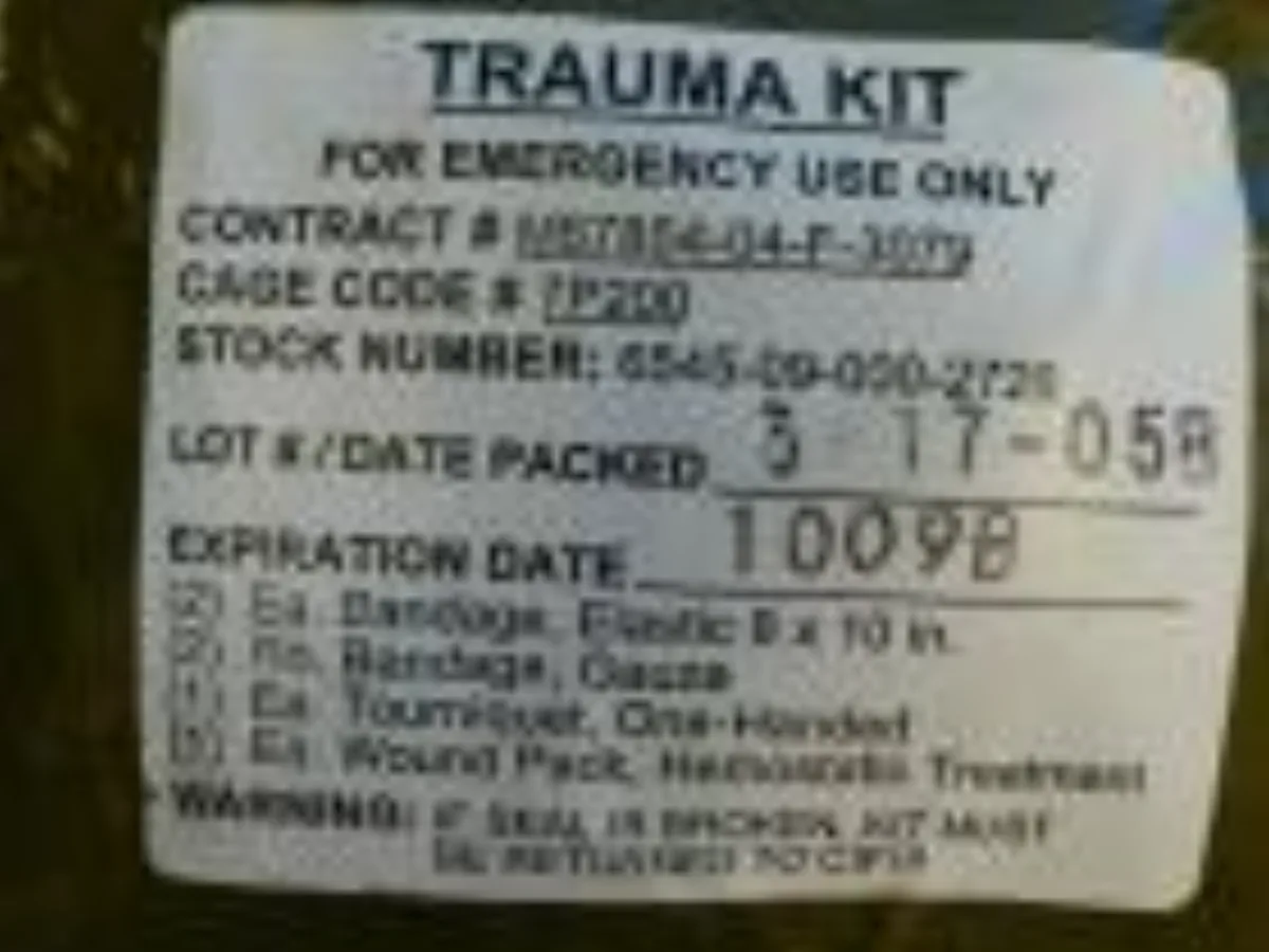 ミリタリーショップ 南国百貨店.COM|沖縄 TRAUMA KIT + USMCコヨーテメディカルポーチのセット [Z 記録写真2