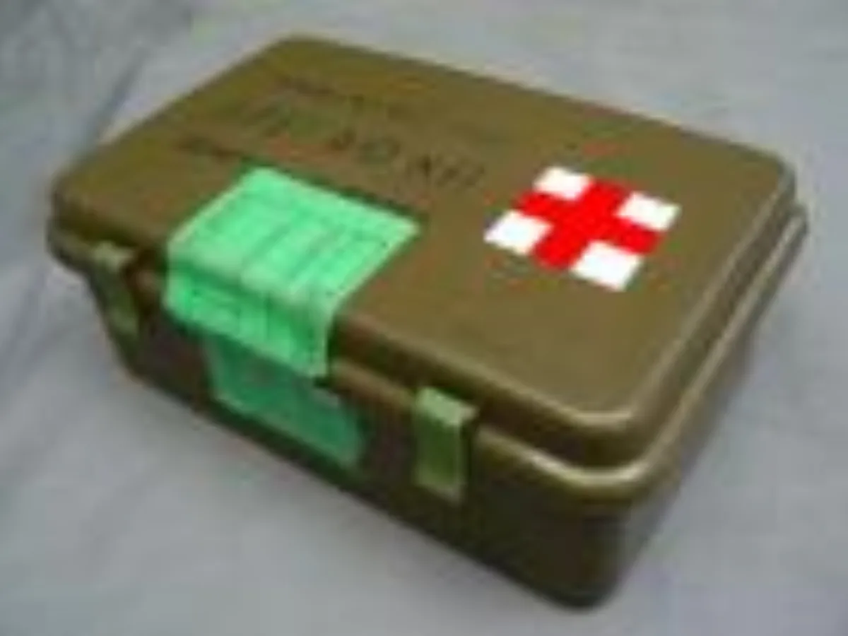 ミリタリーショップ 南国百貨店.COM|沖縄 FIRST AID KIT 中味入り ハサミ付き [D-1275] - F 記録写真1