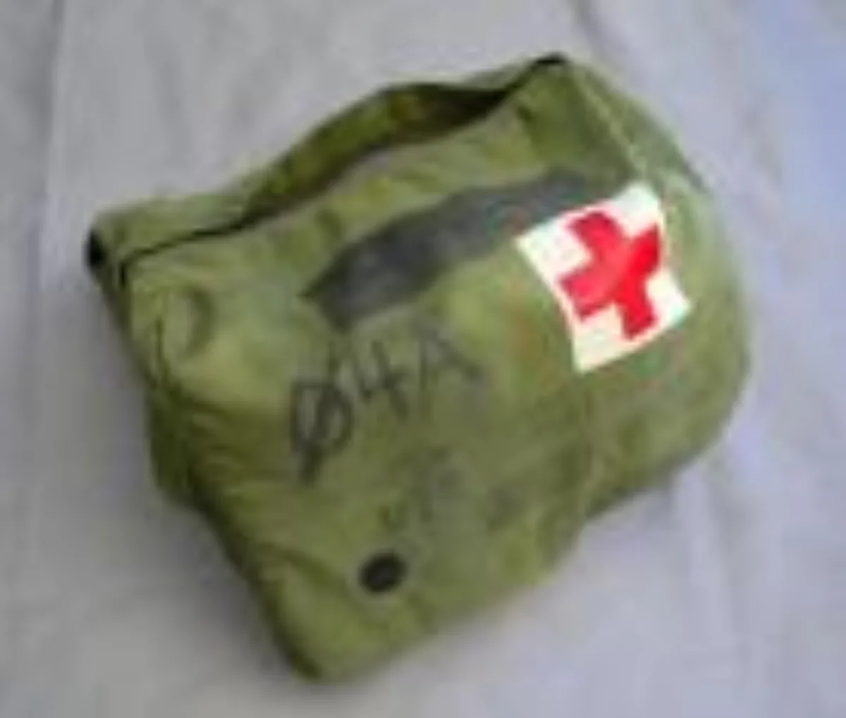 ミリタリーショップ 南国百貨店.COM|沖縄 戦闘機用 FIRST AID KIT 中味入り [D-1283] - 戦闘 記録写真1