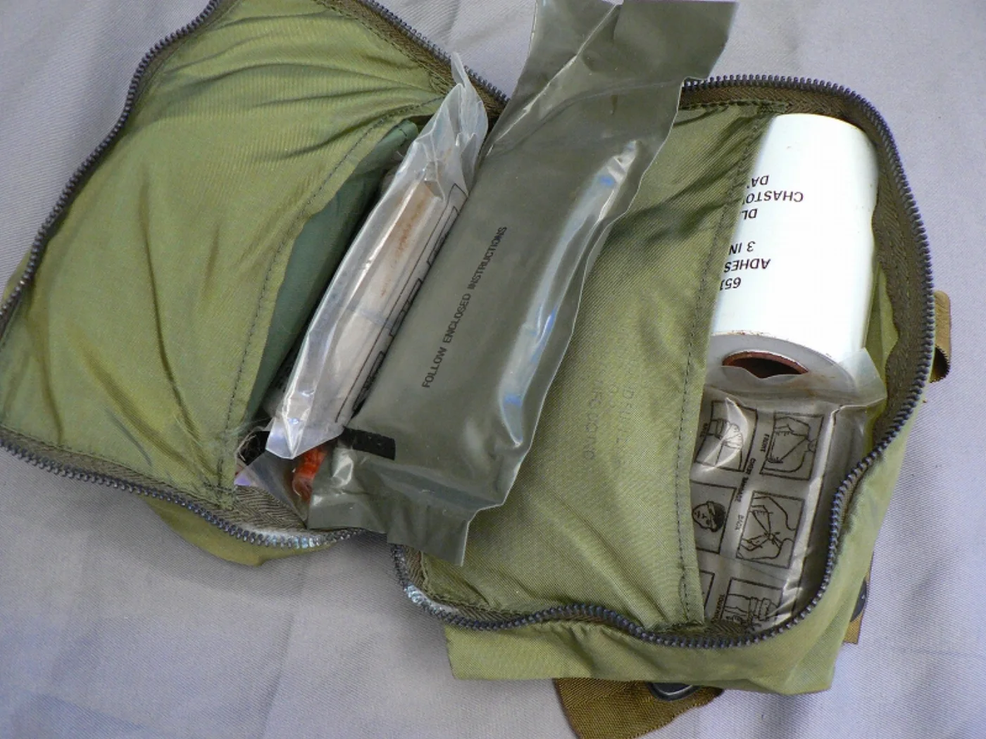 ミリタリーショップ 南国百貨店.COM|沖縄 戦闘機用 FIRST AID KIT 中味入り [D-1283] - 戦闘 記録写真4