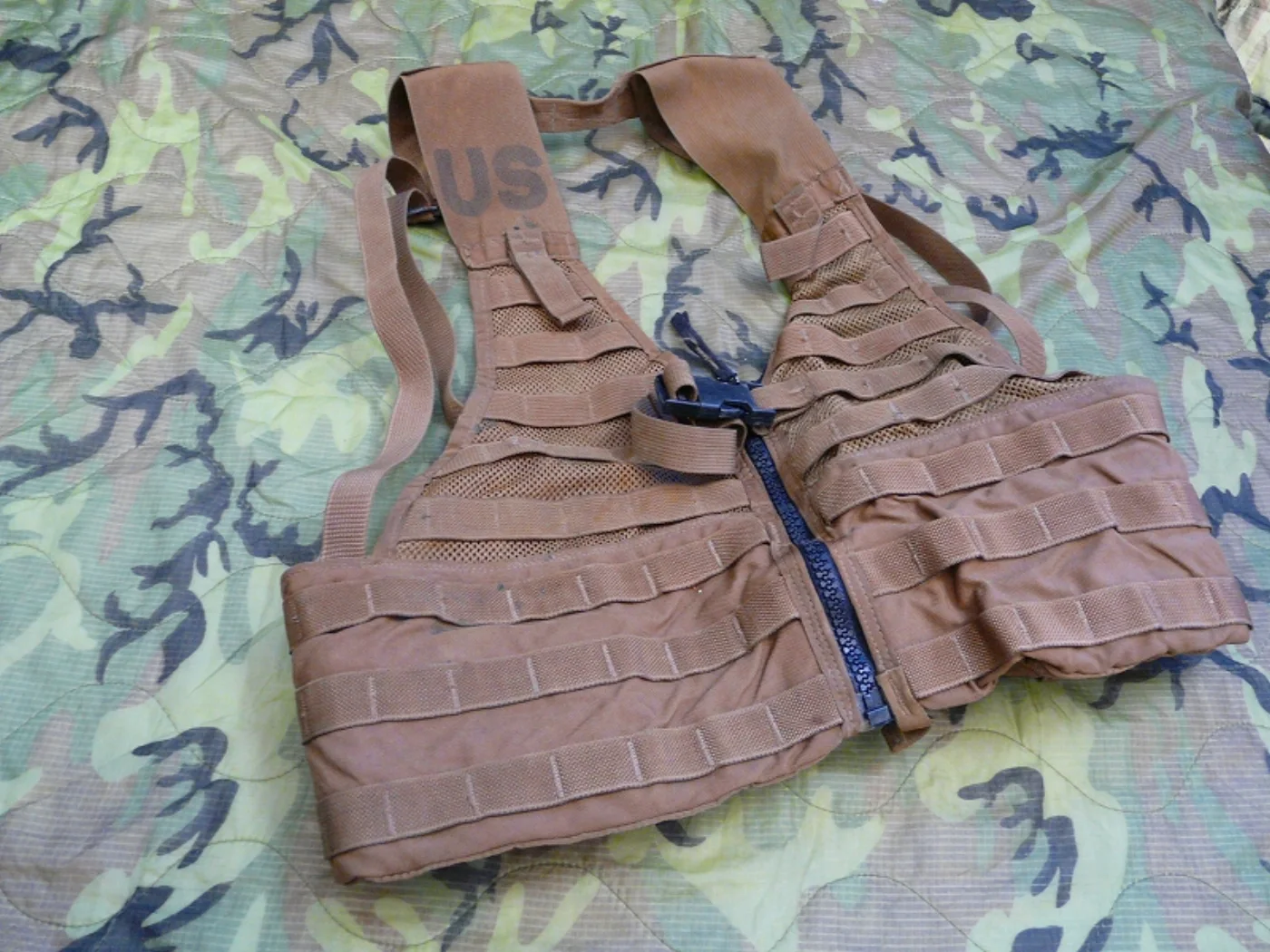 ミリタリーショップ 南国百貨店.COM|沖縄 SDS ZIPPERED FLC VEST コヨーテベスト [L-204] 記録写真2
