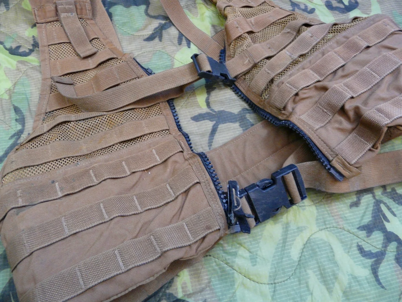 ミリタリーショップ 南国百貨店.COM|沖縄 SDS ZIPPERED FLC VEST コヨーテベスト [L-204] 記録写真7