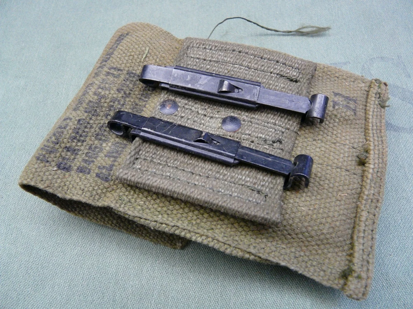 ミリタリーショップ 南国百貨店.COM|沖縄 古いマガジンポーチ ダブル [Z C-1096] - 古いマガジンポーチ 記録写真4