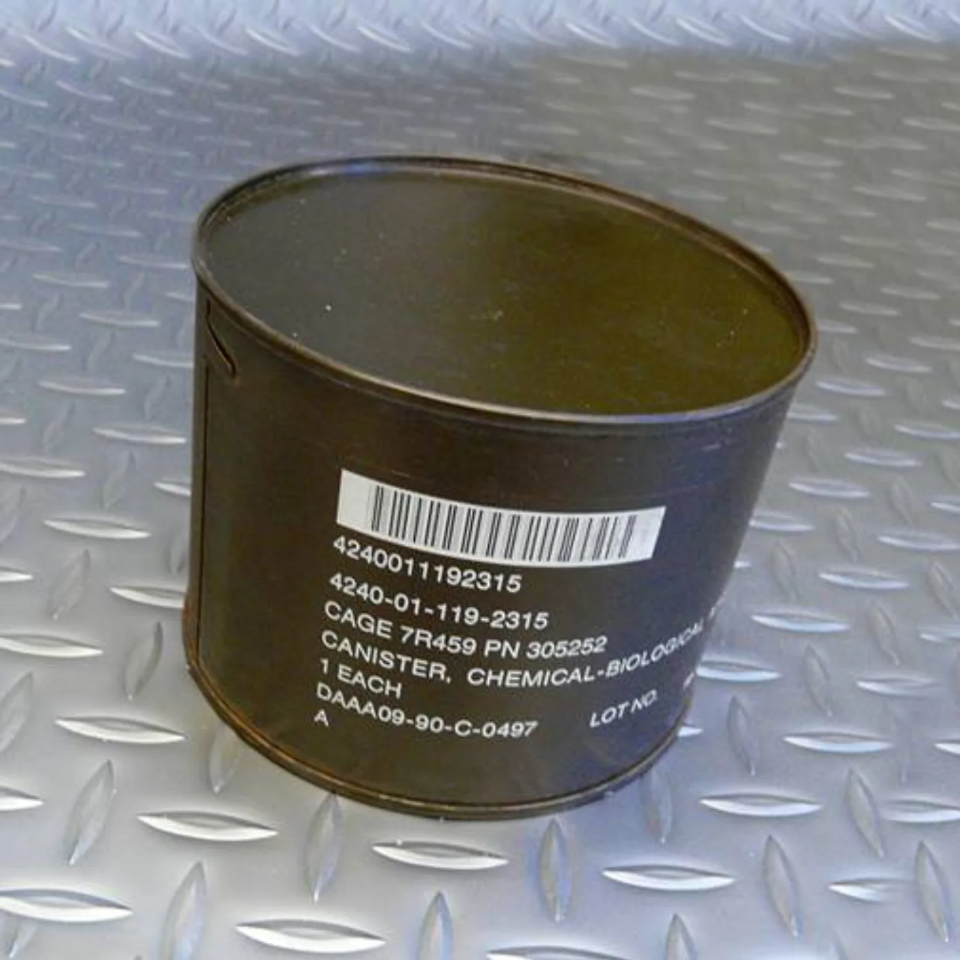 ミリタリーショップ 南国百貨店.COM|沖縄 缶入り キャニスター M40ガスマスク用フィルター 未使用品 [I-491 記録写真2