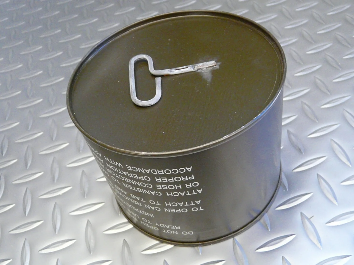 ミリタリーショップ 南国百貨店.COM|沖縄 缶入り キャニスター M40ガスマスク用フィルター 未使用品 [I-491 記録写真5