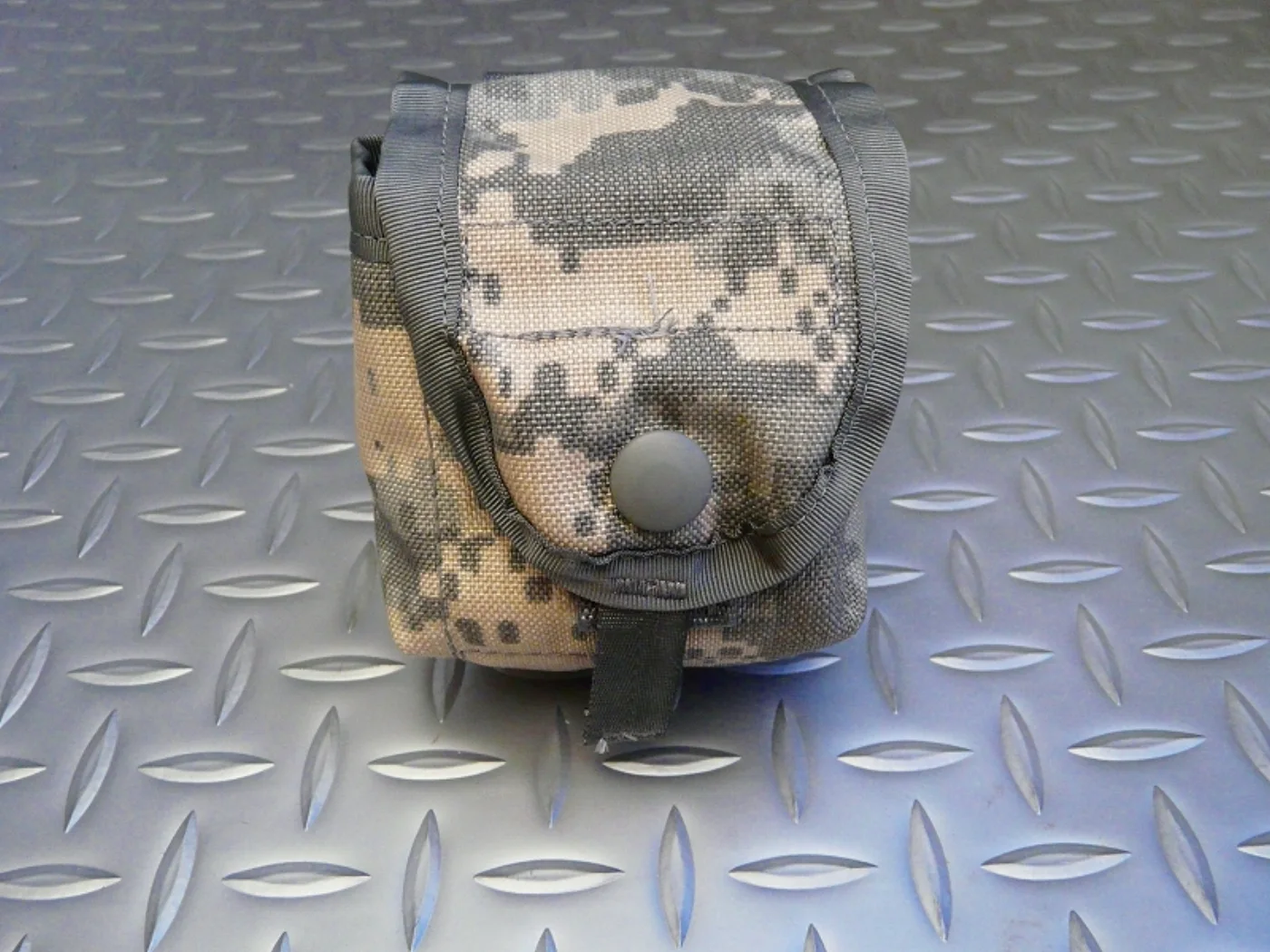 ミリタリーショップ 南国百貨店.COM|沖縄 ACU MOLLE II HAND GRENADE POUCH 新品 [C 記録写真4