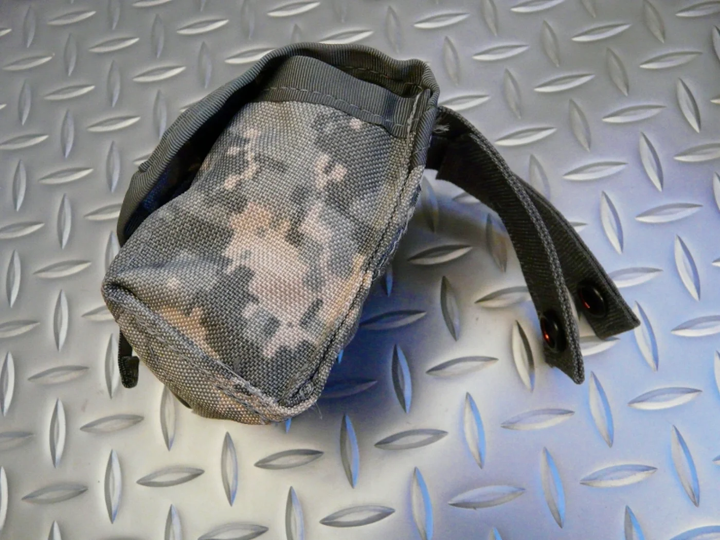 ミリタリーショップ 南国百貨店.COM|沖縄 ACU MOLLE II HAND GRENADE POUCH 新品 [C 記録写真5