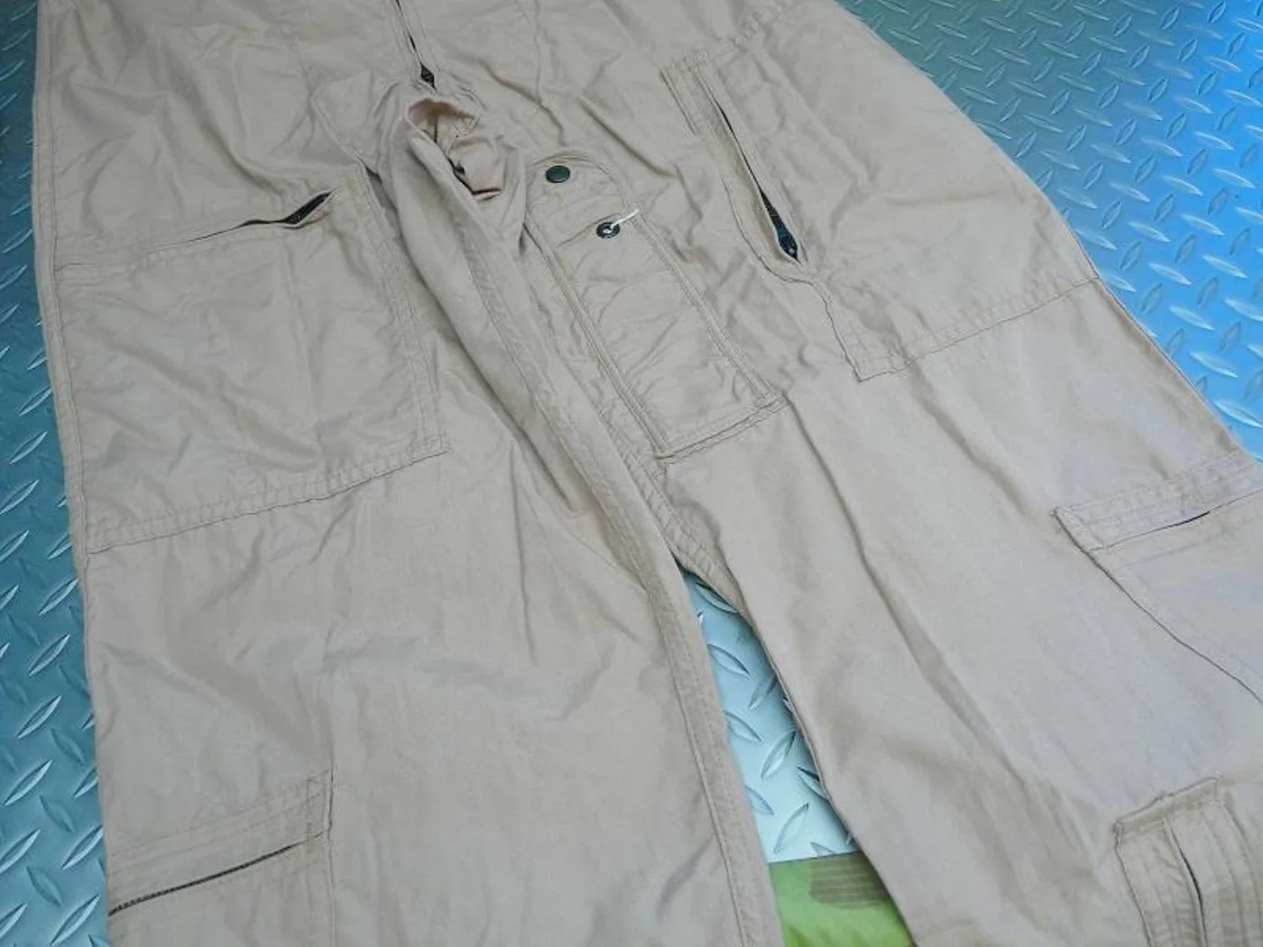 ミリタリーショップ 南国百貨店.COM|沖縄 フライトスーツ CWU-27/P 40L TAN デッドストック [J-3 記録写真6