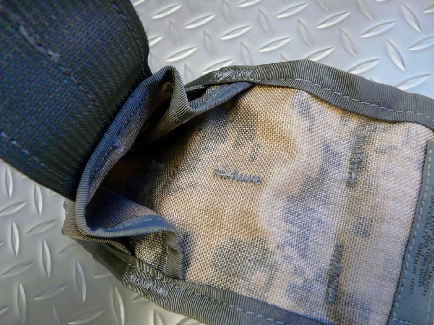 ミリタリーショップ 南国百貨店.COM|沖縄 ACU MOLLE II M-4 DOUBLE MAG POUCH 新品 記録写真7