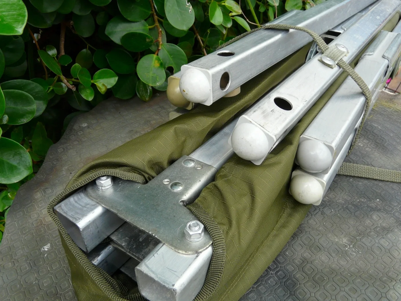 ミリタリーショップ 南国百貨店.COM|沖縄 GIコット 折り畳み式の野戦用ベッド + 蚊帳一式 + ポンチョライナー 記録写真5