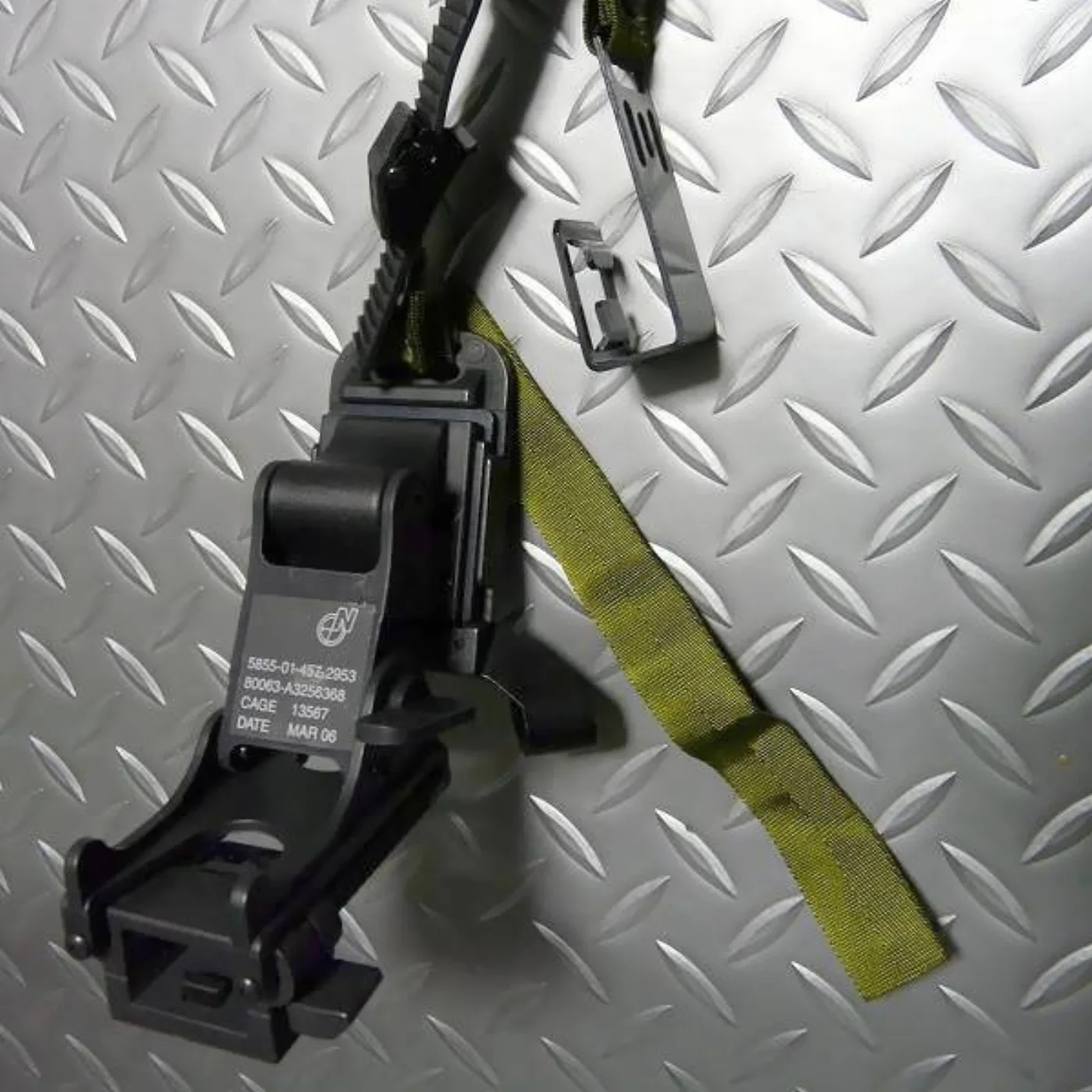 ミリタリーショップ 南国百貨店.COM|沖縄 ナイトビジョンマウント ミッチヘルメット用マウント 新品同様セット [D- 記録写真3