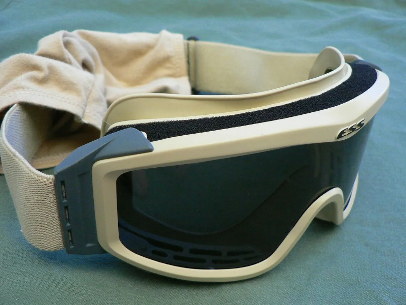 ミリタリーショップ 南国百貨店.COM|沖縄 ESS ゴーグル プロファイルNVG デザート 中古良品 [P-009] 記録写真3