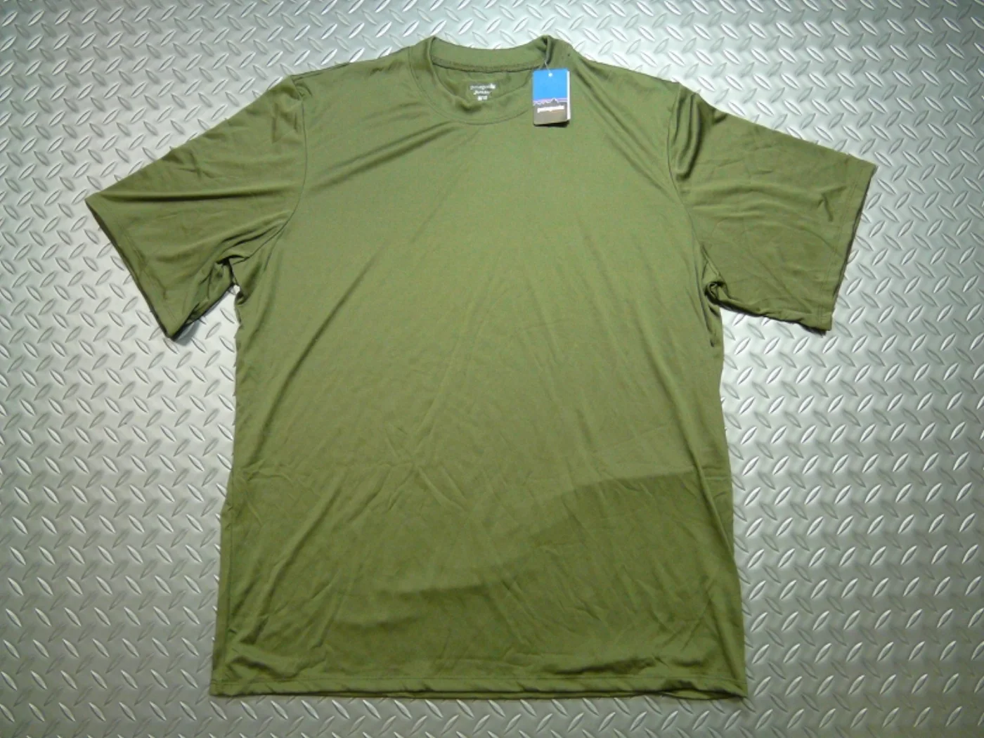 ミリタリーショップ 南国百貨店.COM|沖縄 patagonia製 アンダーアーマーのようなタクティカルTシャツ L 新 記録写真2