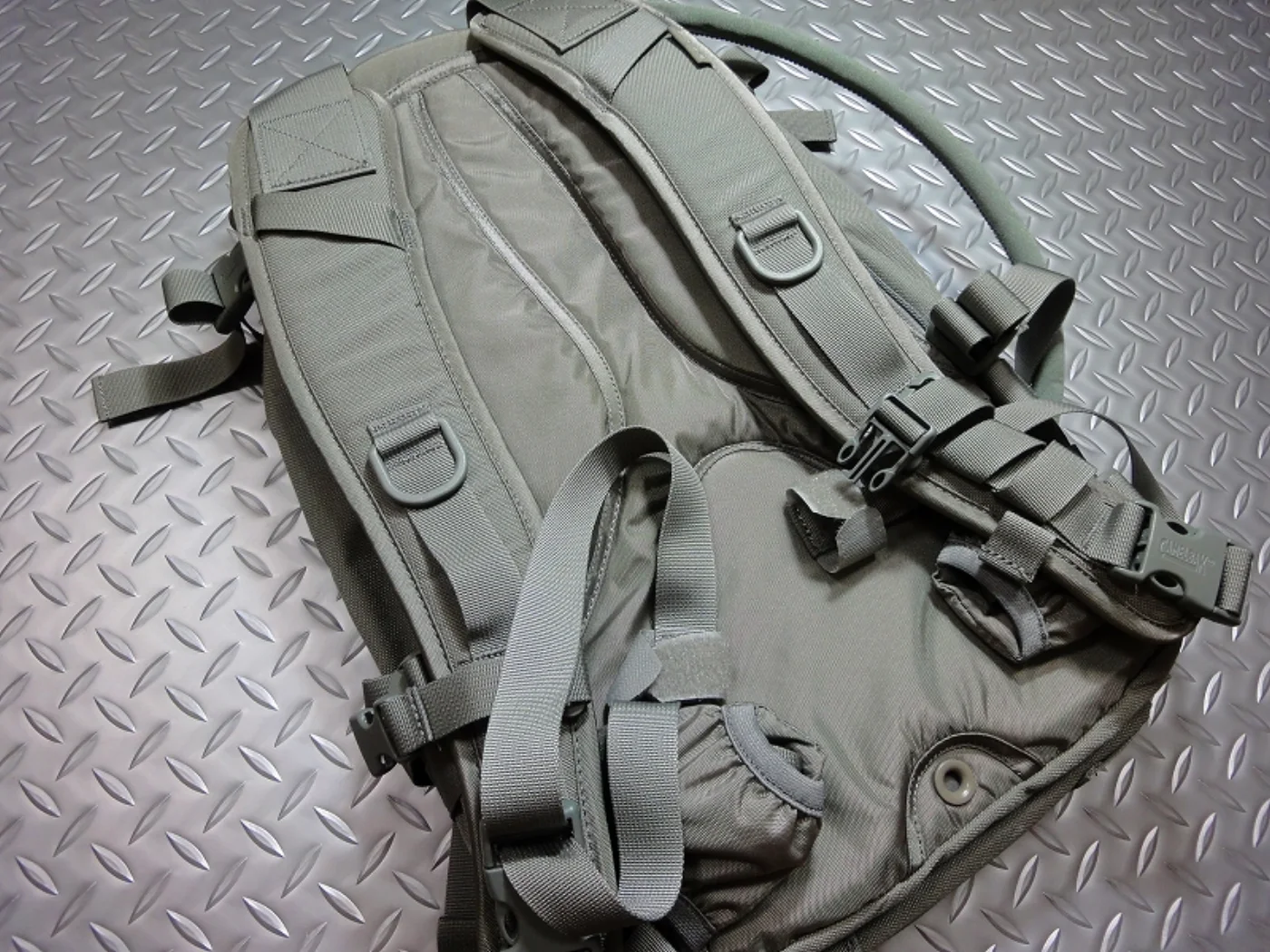 ミリタリーショップ 南国百貨店.COM|沖縄 CAMELBAK MOLLE ACUカラー 新品 [Q-276] - CA 記録写真7