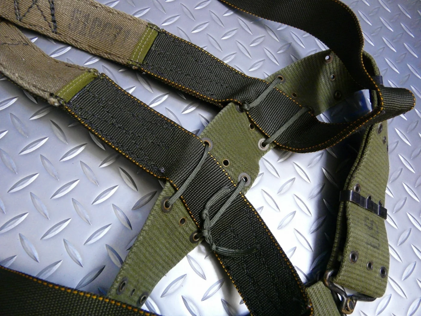 ミリタリーショップ 南国百貨店.COM|沖縄 ナム戦ピストルベルト（三穴） ショルダー付き [E-1070] - ナム戦 記録写真5