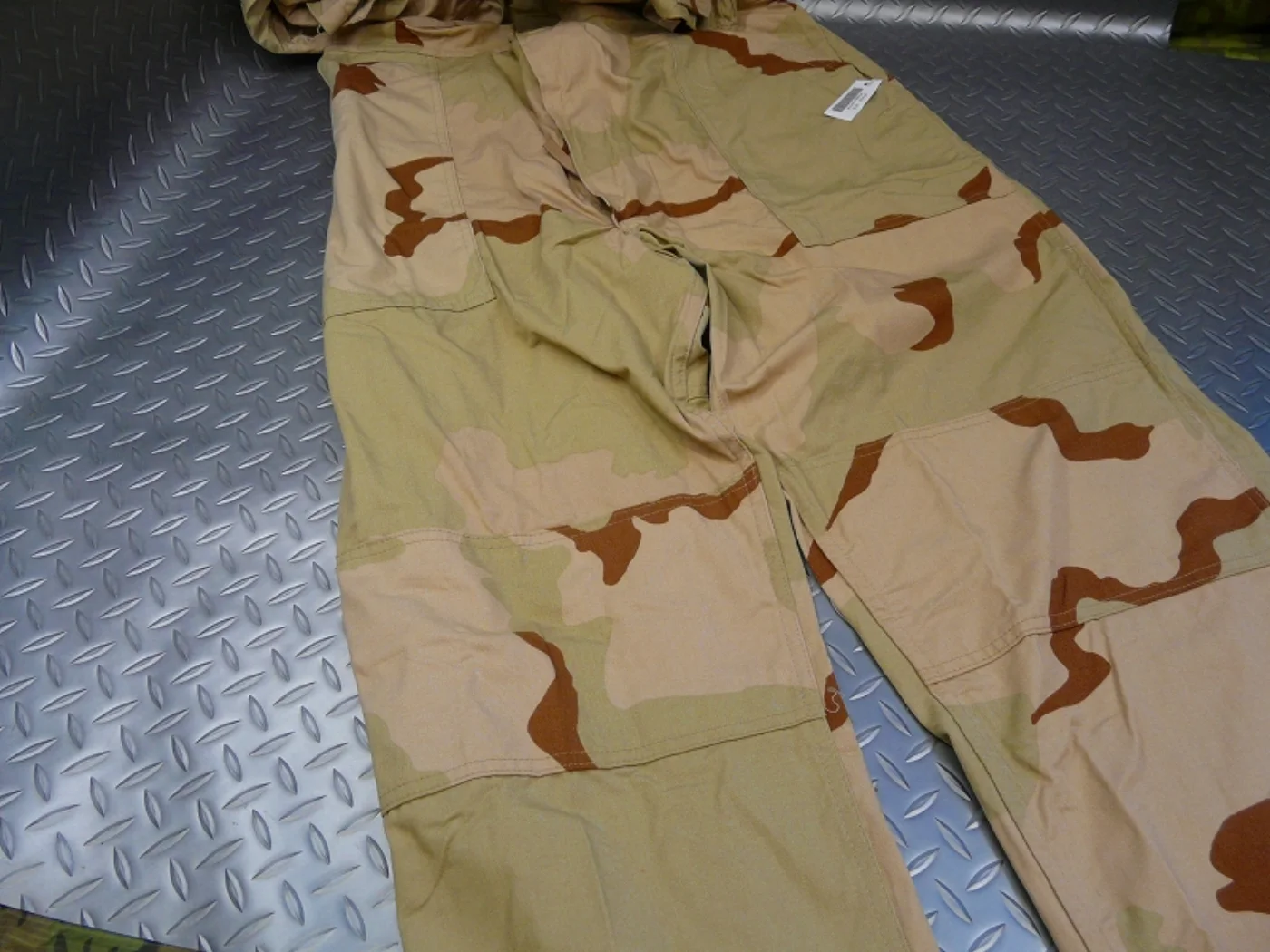 ミリタリーショップ 南国百貨店.COM|沖縄 3C デザート つなぎ 米軍実物のメカニックカバーオール 新品 -M- [ 記録写真3