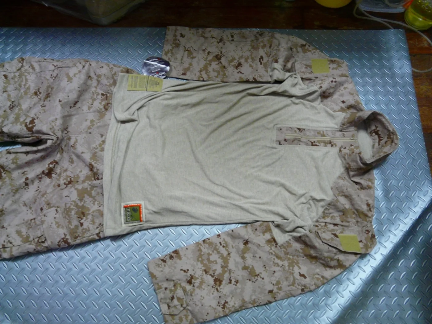 ミリタリーショップ 南国百貨店.COM|沖縄 USMC 新型戦闘服 コンバットシャツ 上下セット M-R 新品＋良品 [ 記録写真4