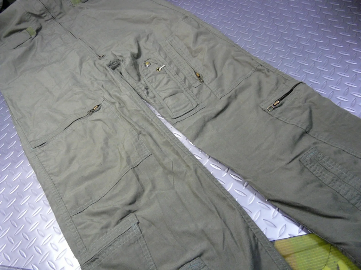 ミリタリーショップ 南国百貨店.COM|沖縄 CWU-27/P COVERALLS FLYERS 42L フライトスーツ 記録写真4