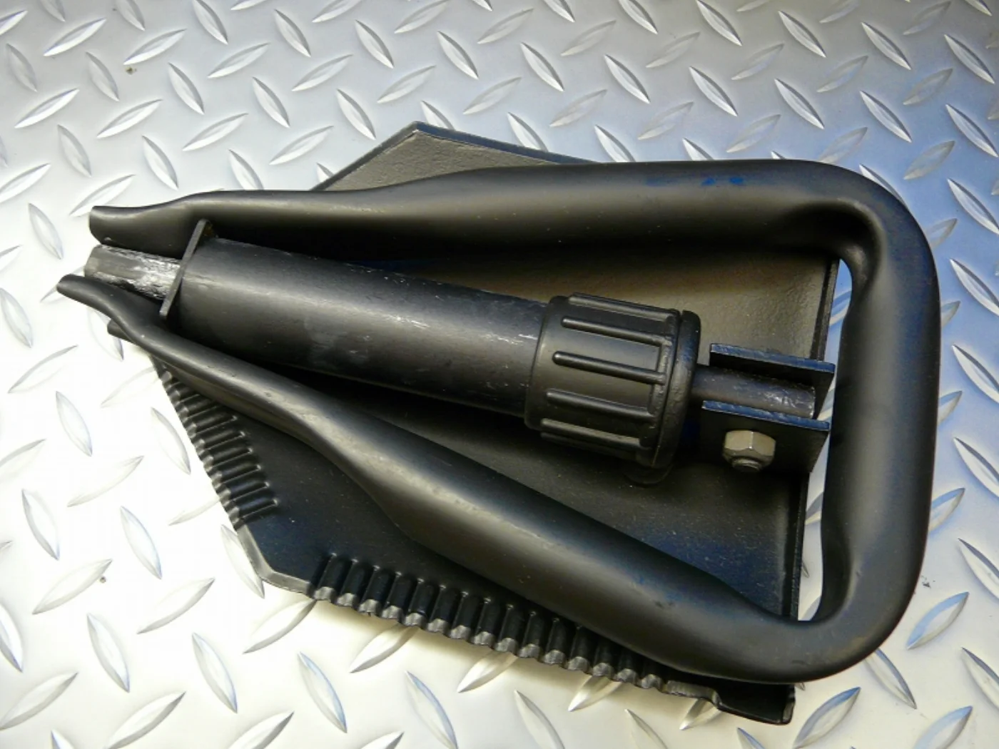 ミリタリーショップ 南国百貨店.COM|沖縄 E-TOOL 三つ折りスコップ デッドストック [B-1013] - E- 記録写真5