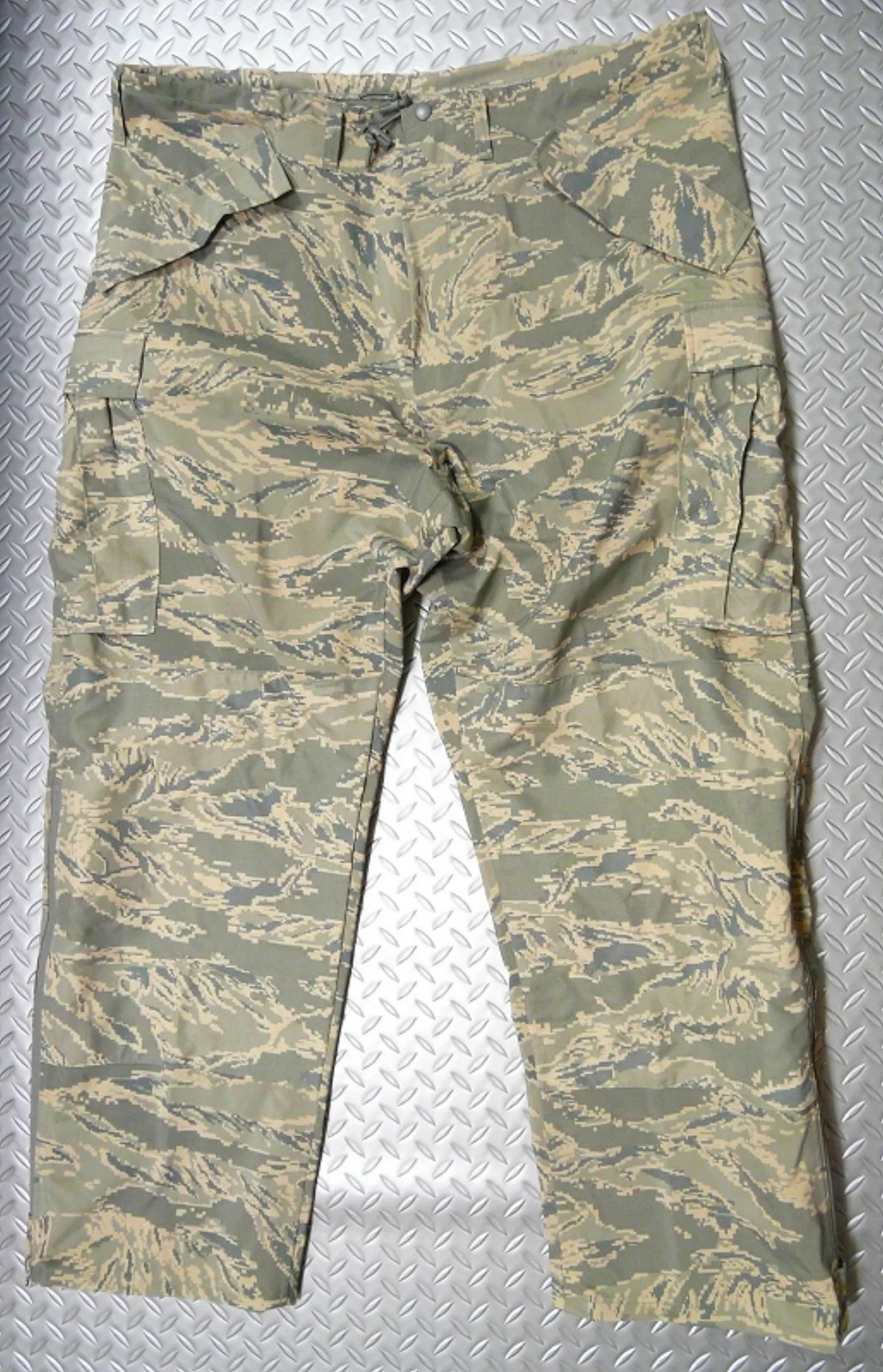 ミリタリーショップ 南国百貨店.COM|沖縄 USAF 新型ゴアテックスパンツ 未使用極上品 [Q-495] - USA 記録写真3
