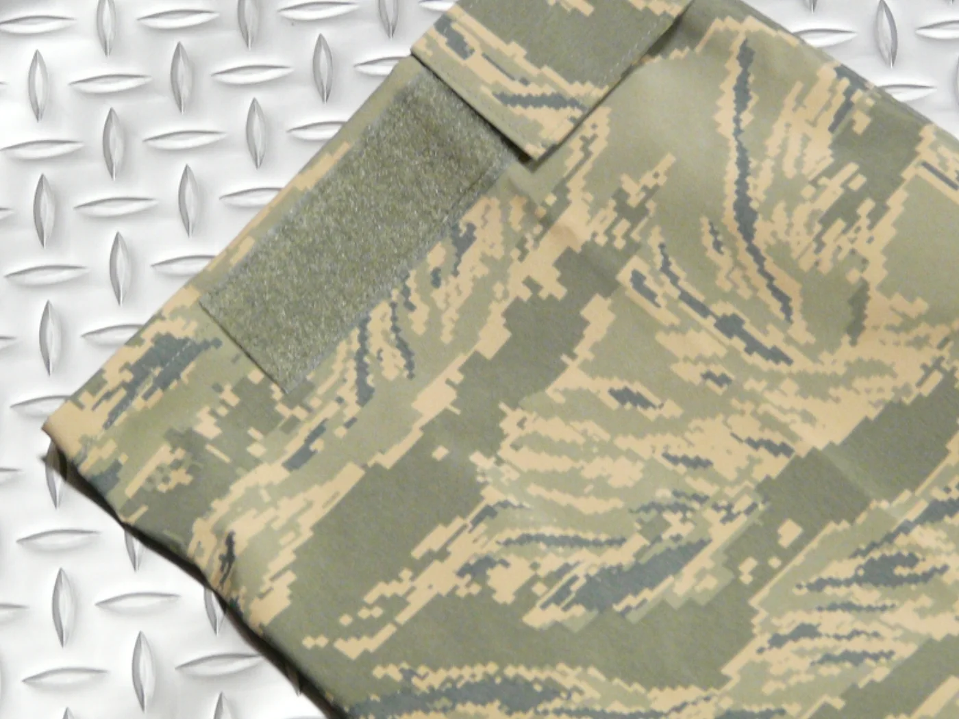 ミリタリーショップ 南国百貨店.COM|沖縄 USAF 新型ゴアテックスパンツ 未使用極上品 [Q-495] - USA 記録写真7
