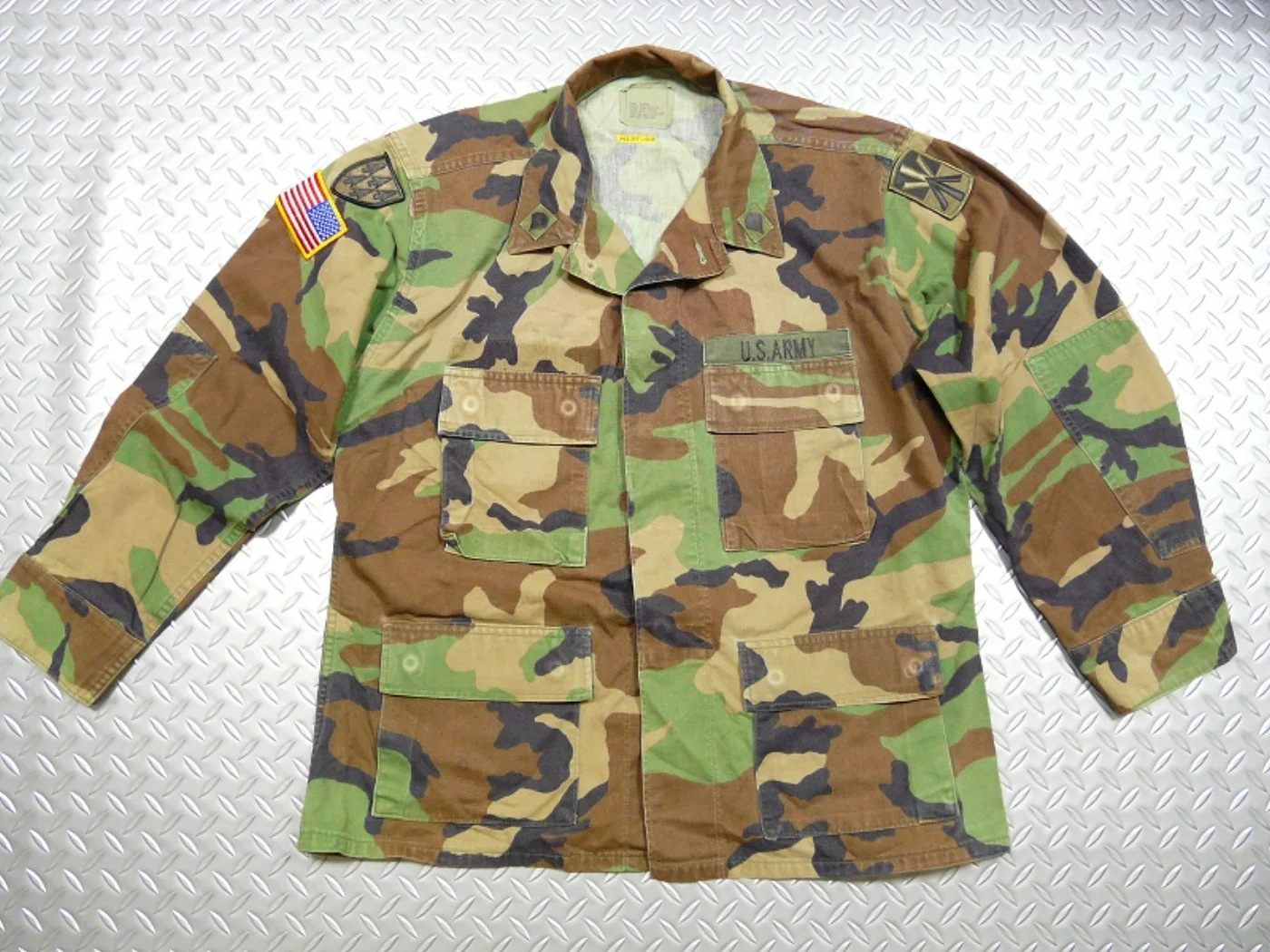 ミリタリーショップ 南国百貨店.COM|沖縄 迷彩ジャケット L-X-S 特殊部隊 パッチ付き 米軍実物 [ZZZ Q- 記録写真2