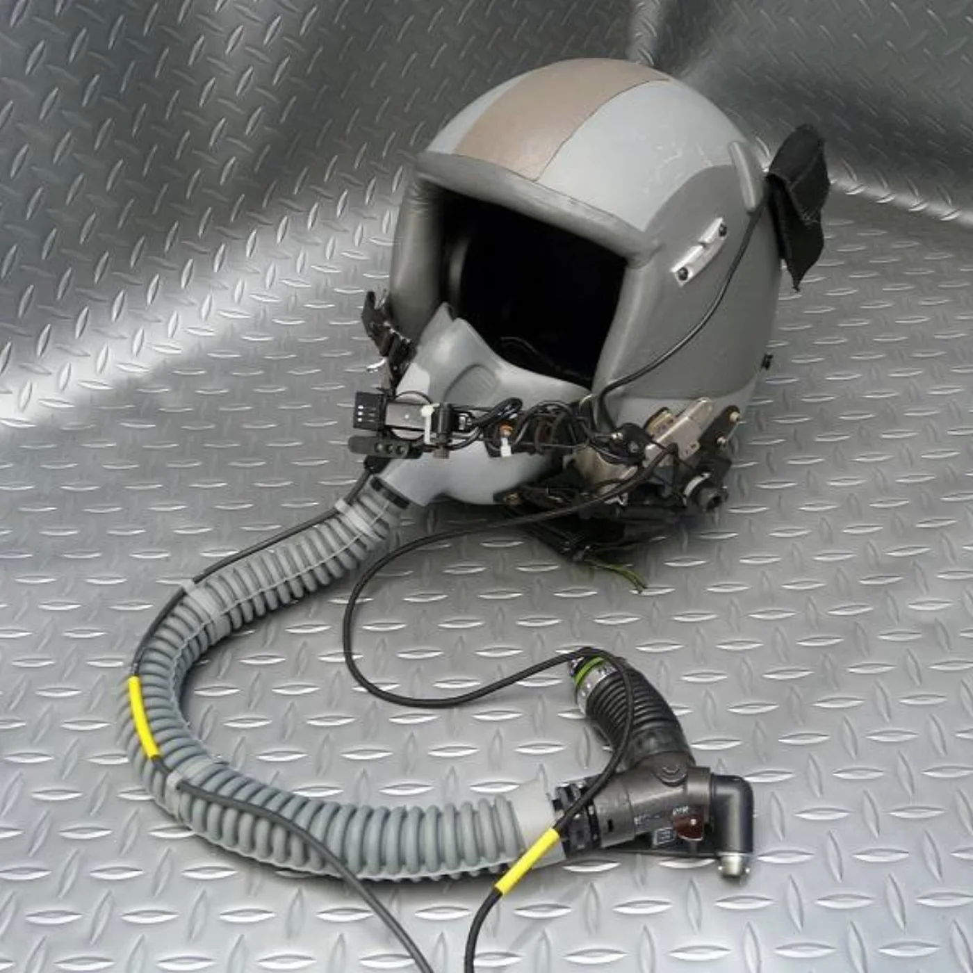 ミリタリーショップ 南国百貨店.COM|沖縄 空軍フライトヘルメット HGU-55/P 酸素マスク付き -L- [B-1 記録写真2