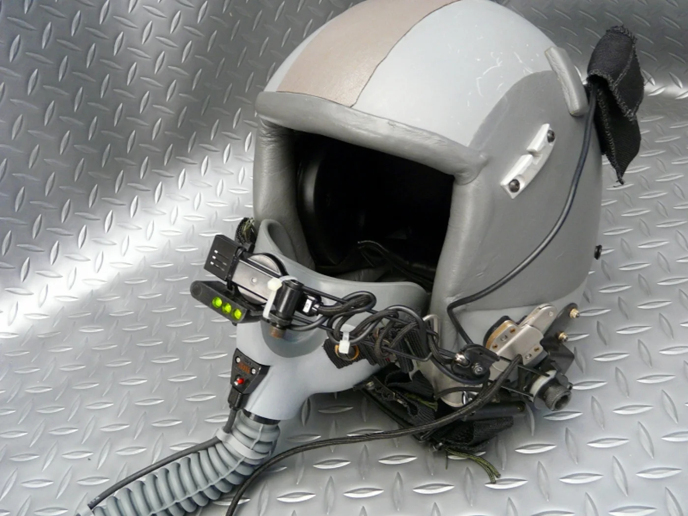 ミリタリーショップ 南国百貨店.COM|沖縄 空軍フライトヘルメット HGU-55/P 酸素マスク付き -L- [B-1 記録写真4