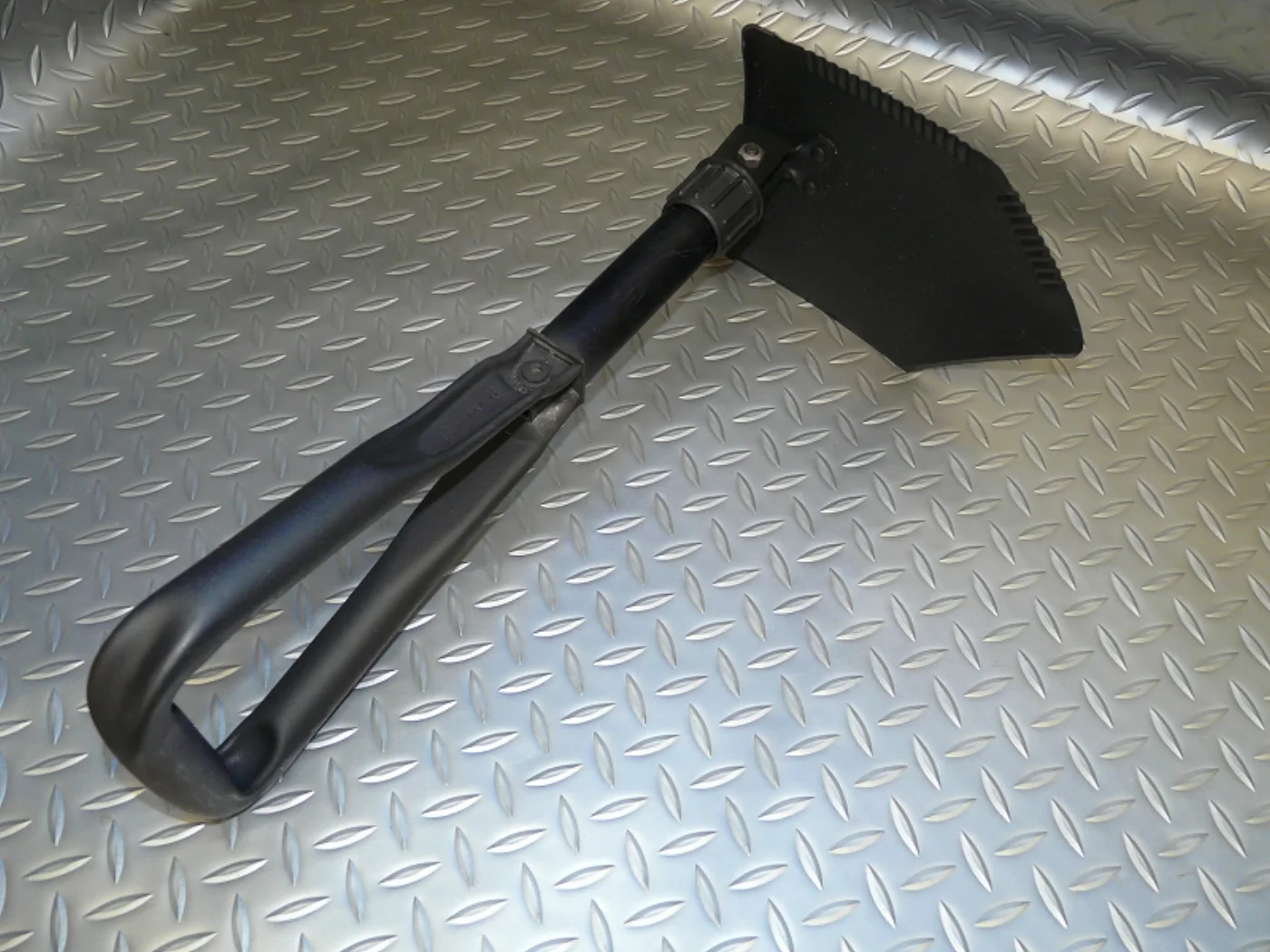 ミリタリーショップ 南国百貨店.COM|沖縄 E-TOOL 三つ折りスコップ デッドストック [B-1052] - E- 記録写真8
