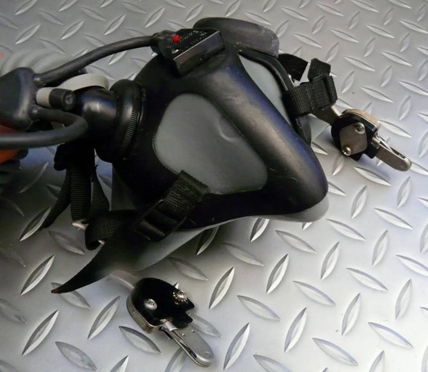 ミリタリーショップ 南国百貨店.COM|沖縄 新型酸素マスク MBU-23/P 極上品 [ZZ I-542] - 米海軍 記録写真4