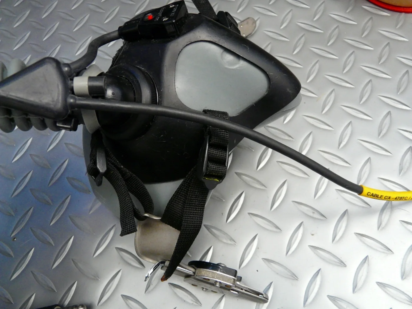 ミリタリーショップ 南国百貨店.COM|沖縄 新型酸素マスク MBU-23/P 極上品 [ZZ I-542] - 米海軍 記録写真5