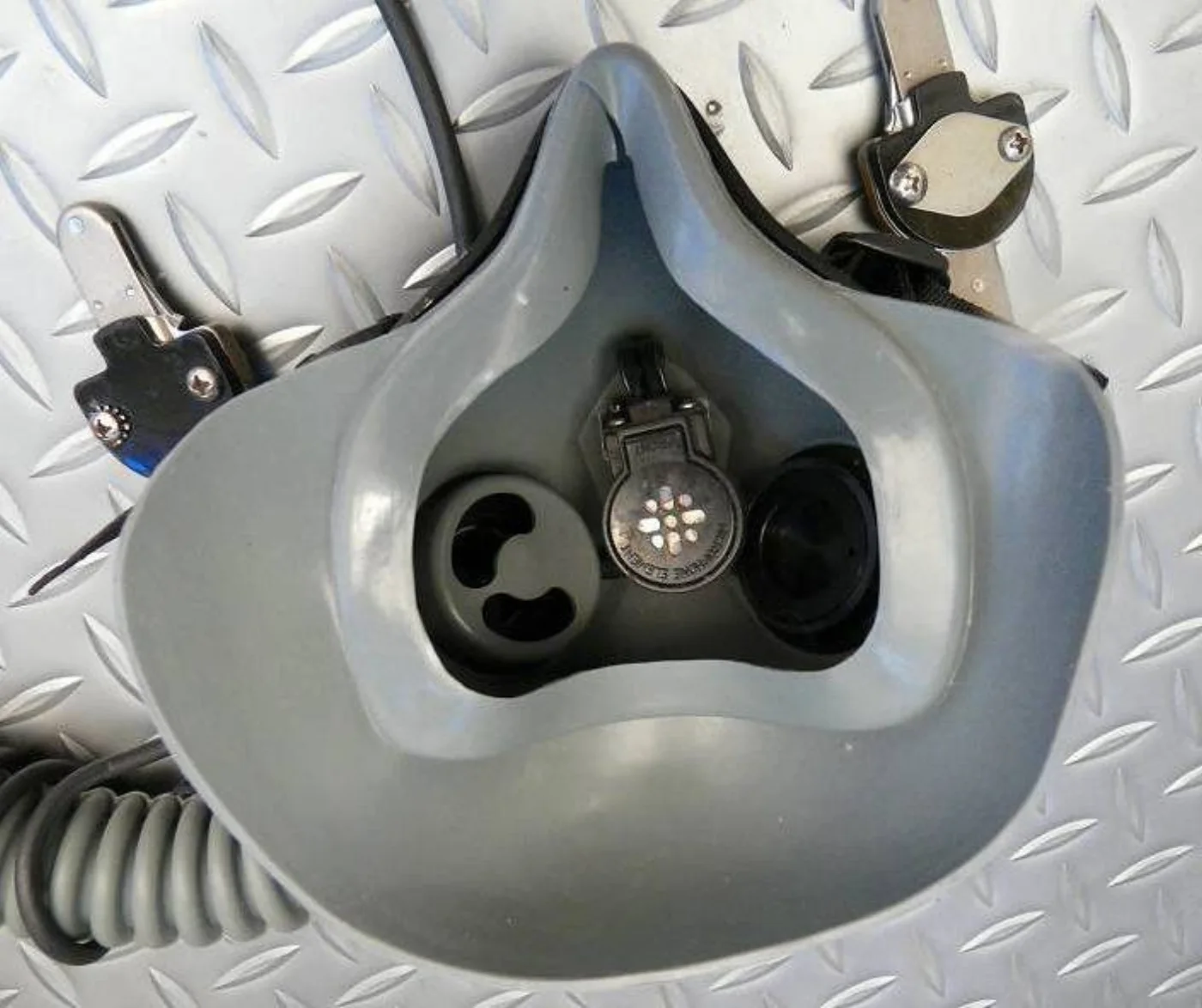 ミリタリーショップ 南国百貨店.COM|沖縄 新型酸素マスク MBU-23/P 極上品 [ZZ I-542] - 米海軍 記録写真7