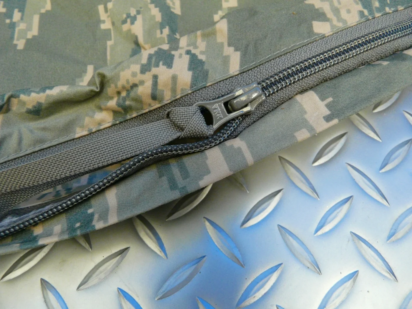 ミリタリーショップ 南国百貨店.COM|沖縄 ABU 米空軍新型レインパーカー [Z K-323] - ABU 米空軍新 記録写真4