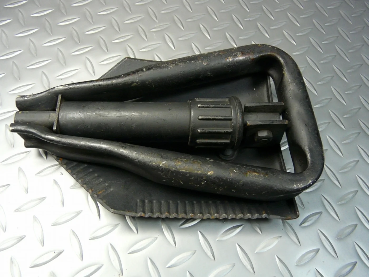 ミリタリーショップ 南国百貨店.COM|沖縄 米軍 三つ折りショベル E-TOOL 中古 [B-1099] - 米軍 三 記録写真4