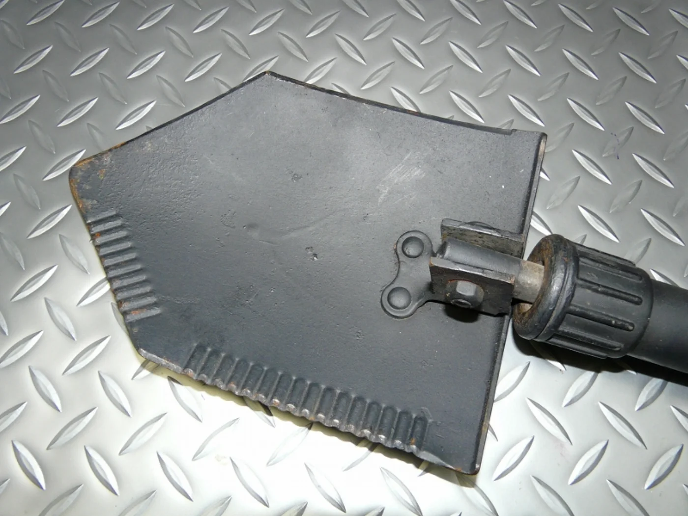 ミリタリーショップ 南国百貨店.COM|沖縄 米軍 三つ折りショベル E-TOOL 中古 [B-1099] - 米軍 三 記録写真7