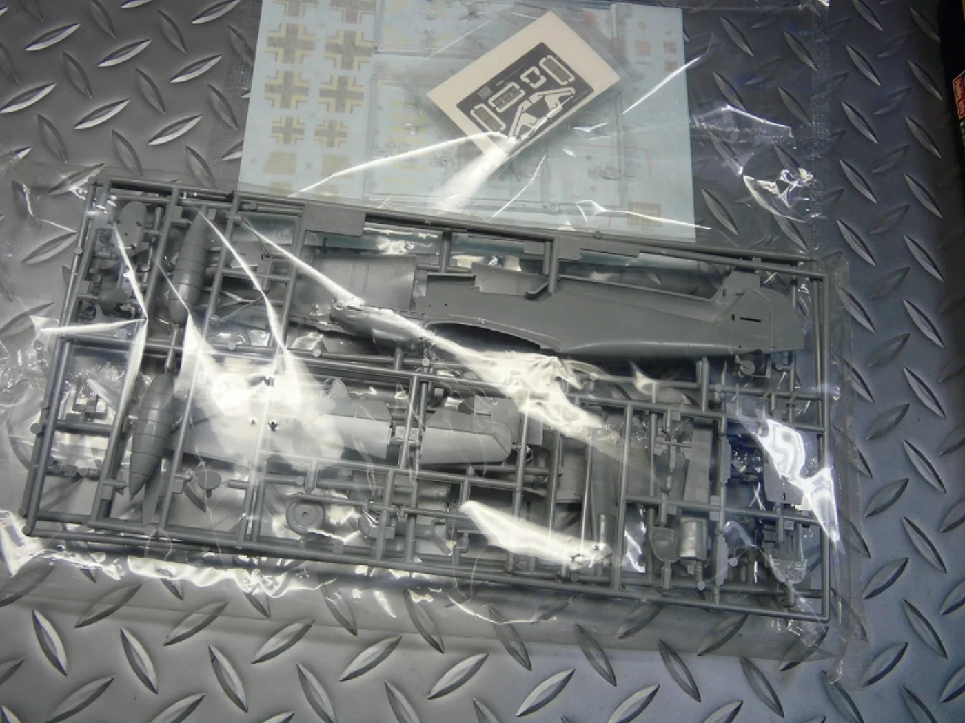 ミリタリーショップ 南国百貨店.COM|沖縄 戦闘機プラモデル Messershmitt Bf109E GALLAND 記録写真5