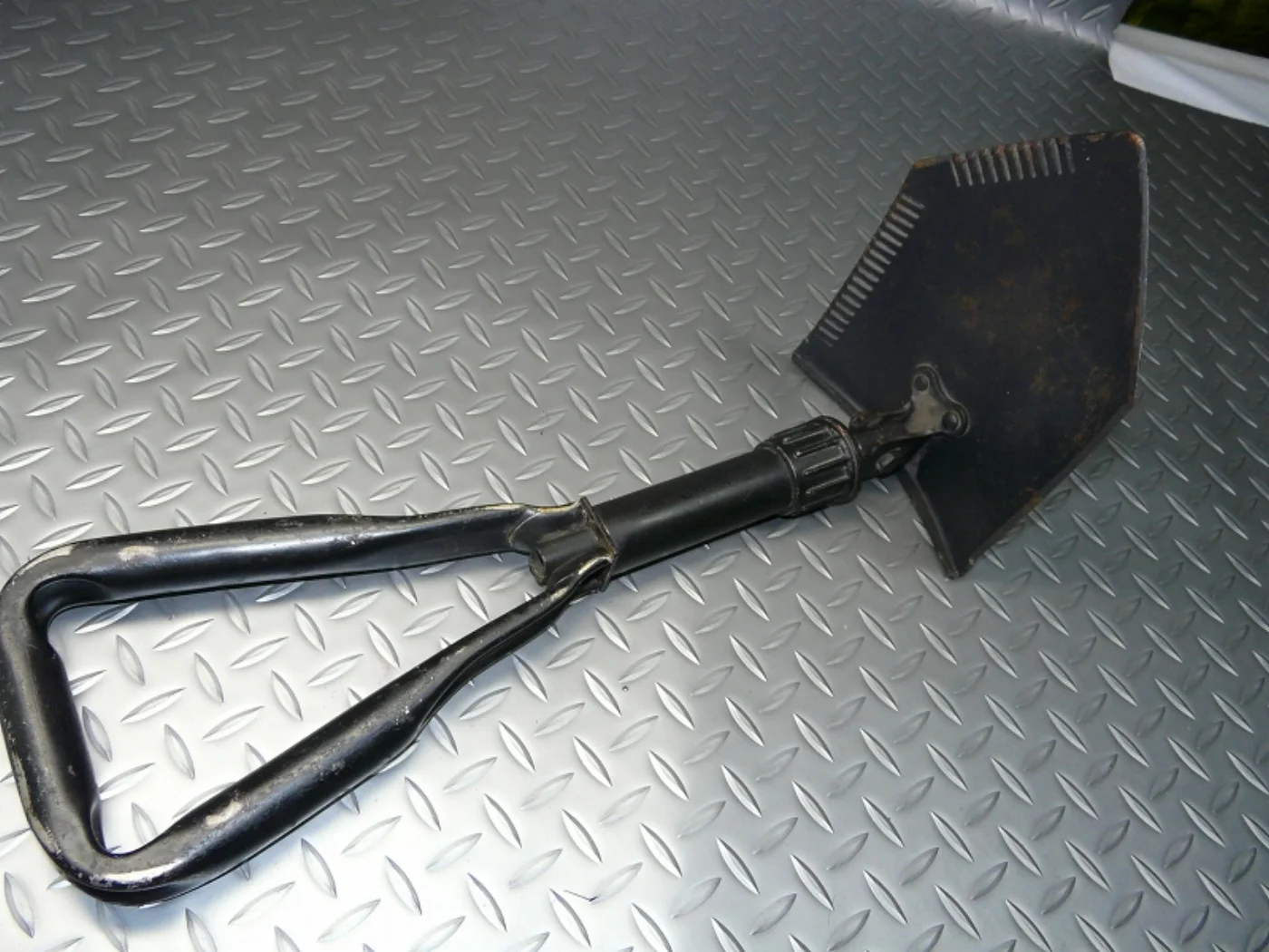 ミリタリーショップ 南国百貨店.COM|沖縄 米軍 三つ折りショベル E-TOOL 中古 [B-1100] - 米軍 三 記録写真7