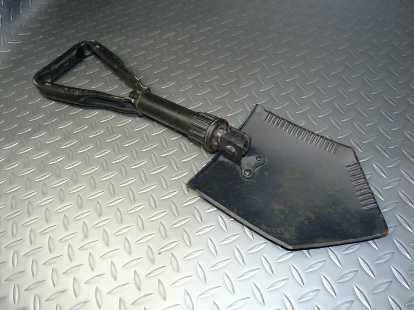 ミリタリーショップ 南国百貨店.COM|沖縄 米軍 三つ折りショベル E-TOOL 中古 [B-1100] - 米軍 三 記録写真8
