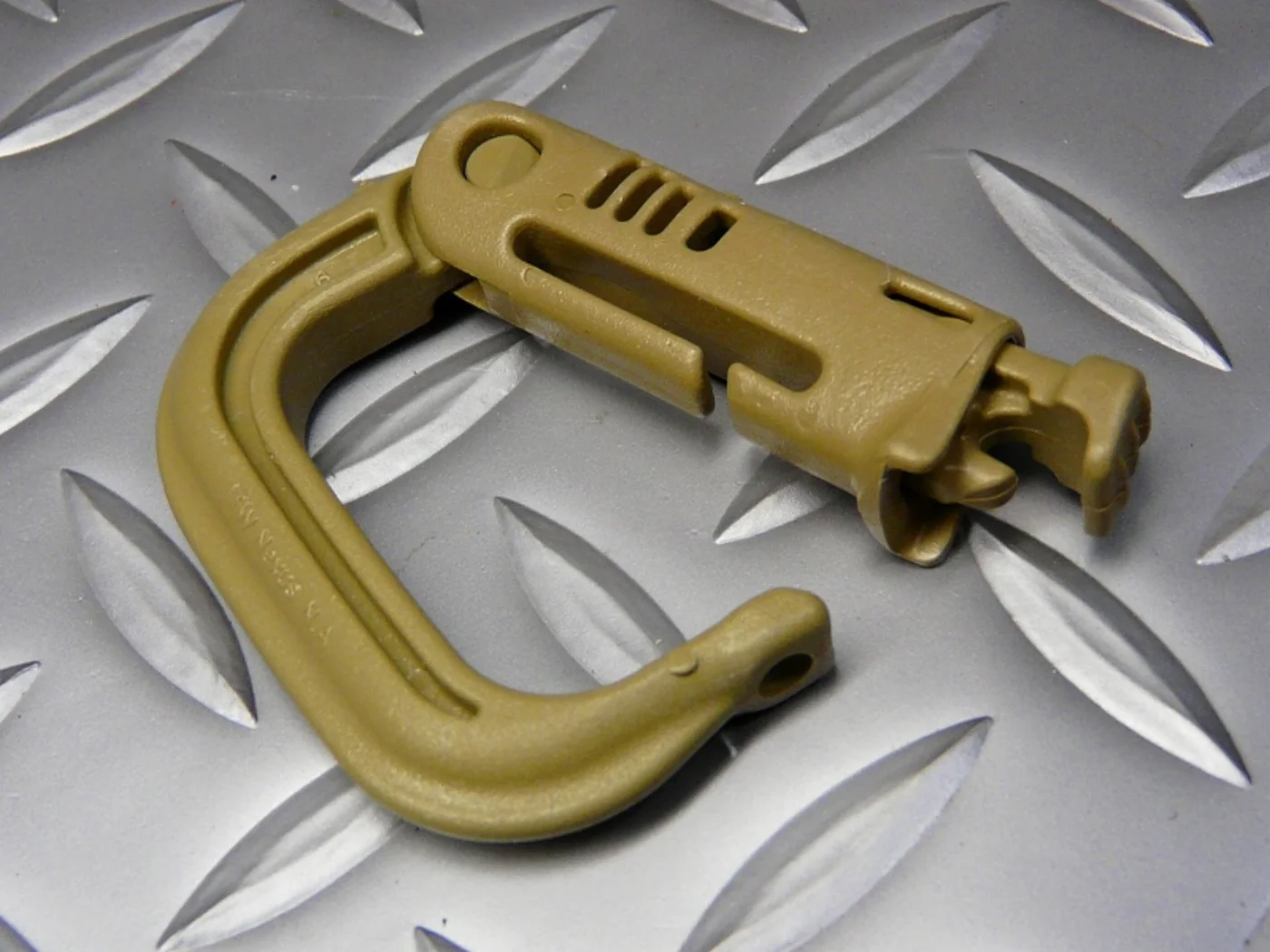 ミリタリーショップ 南国百貨店.COM|沖縄 TAN GRIMLOC CARABINER MOLLE用クリップ [D-1 記録写真3