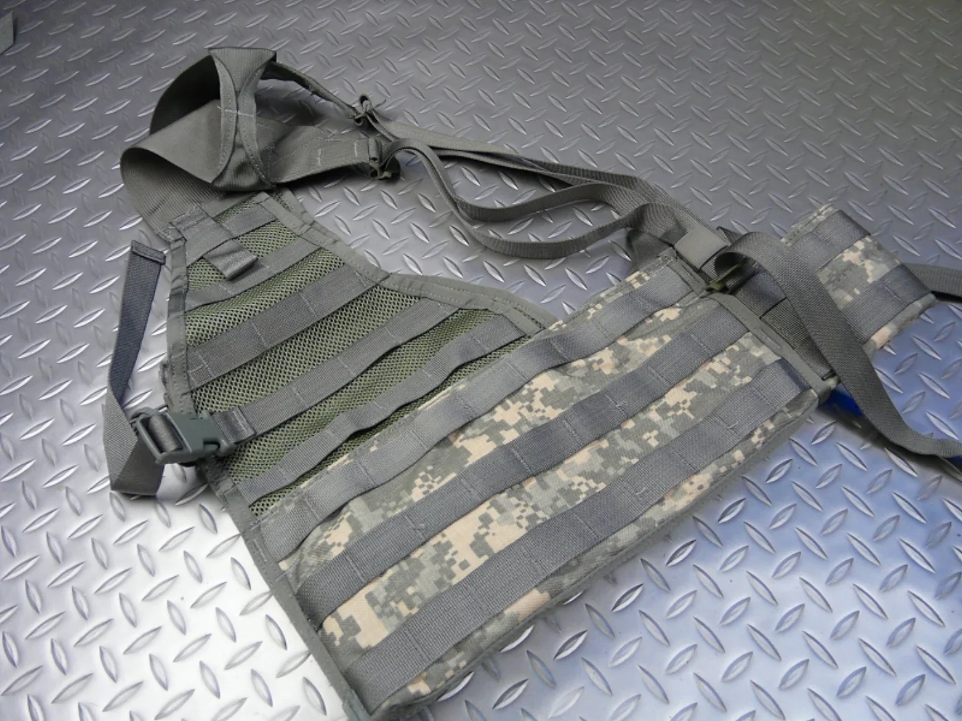 ミリタリーショップ 南国百貨店.COM|沖縄 MOLLE II ACU ベスト 新品 [L-215] - MOLLE I 記録写真2