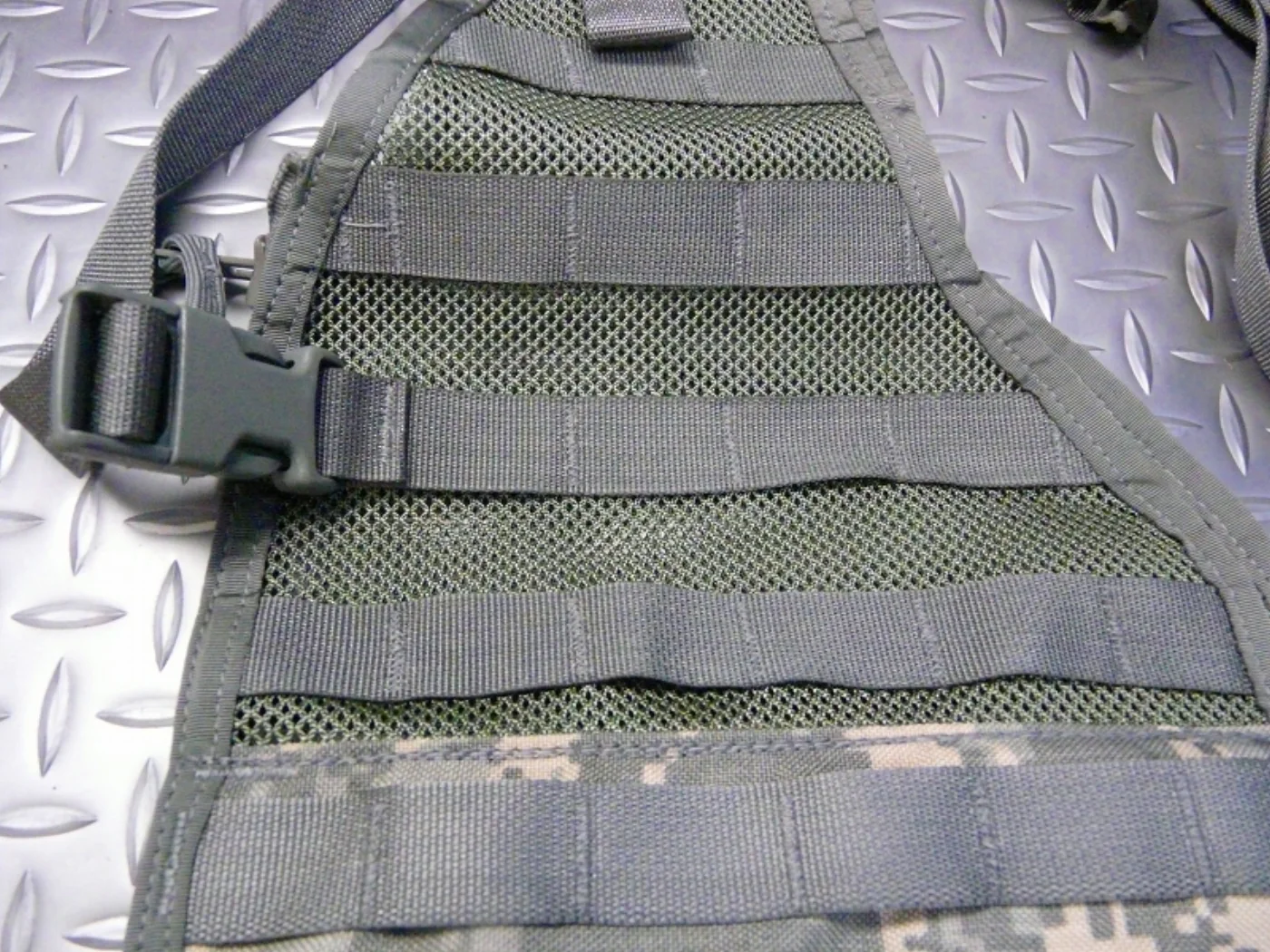 ミリタリーショップ 南国百貨店.COM|沖縄 MOLLE II ACU ベスト 新品 [L-215] - MOLLE I 記録写真3